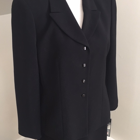 Le Suit Skirt Set - Picture 2 of 7